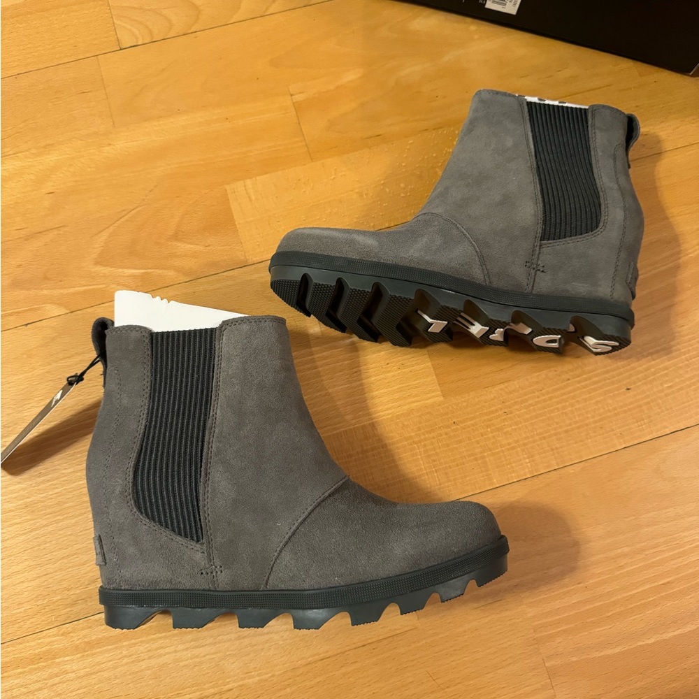 Joan of Arctic Wedge II Chelsea